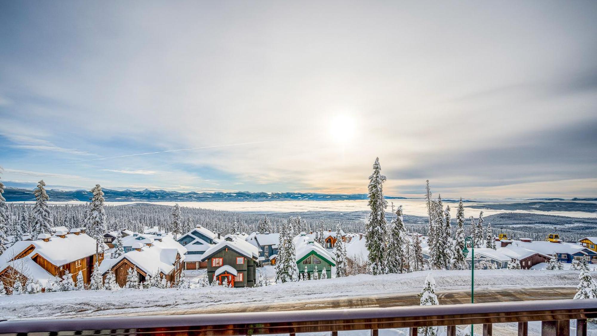 Vista at Big White w Amazing Location and View
