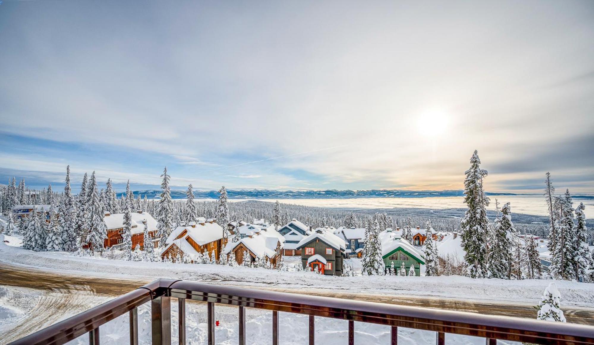 Vista at Big White w Amazing Location and View