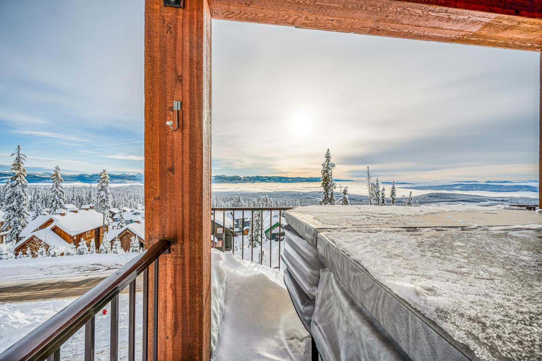 Vista at Big White w Amazing Location and View