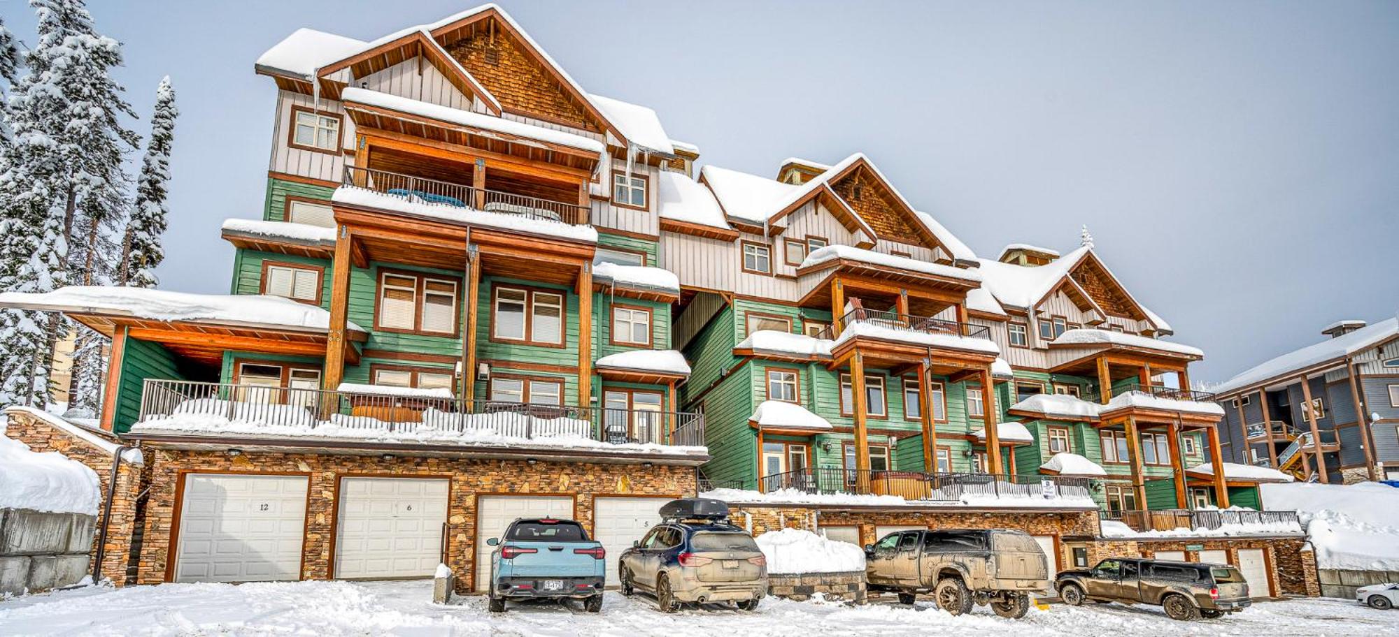 Vista at Big White w Amazing Location and View