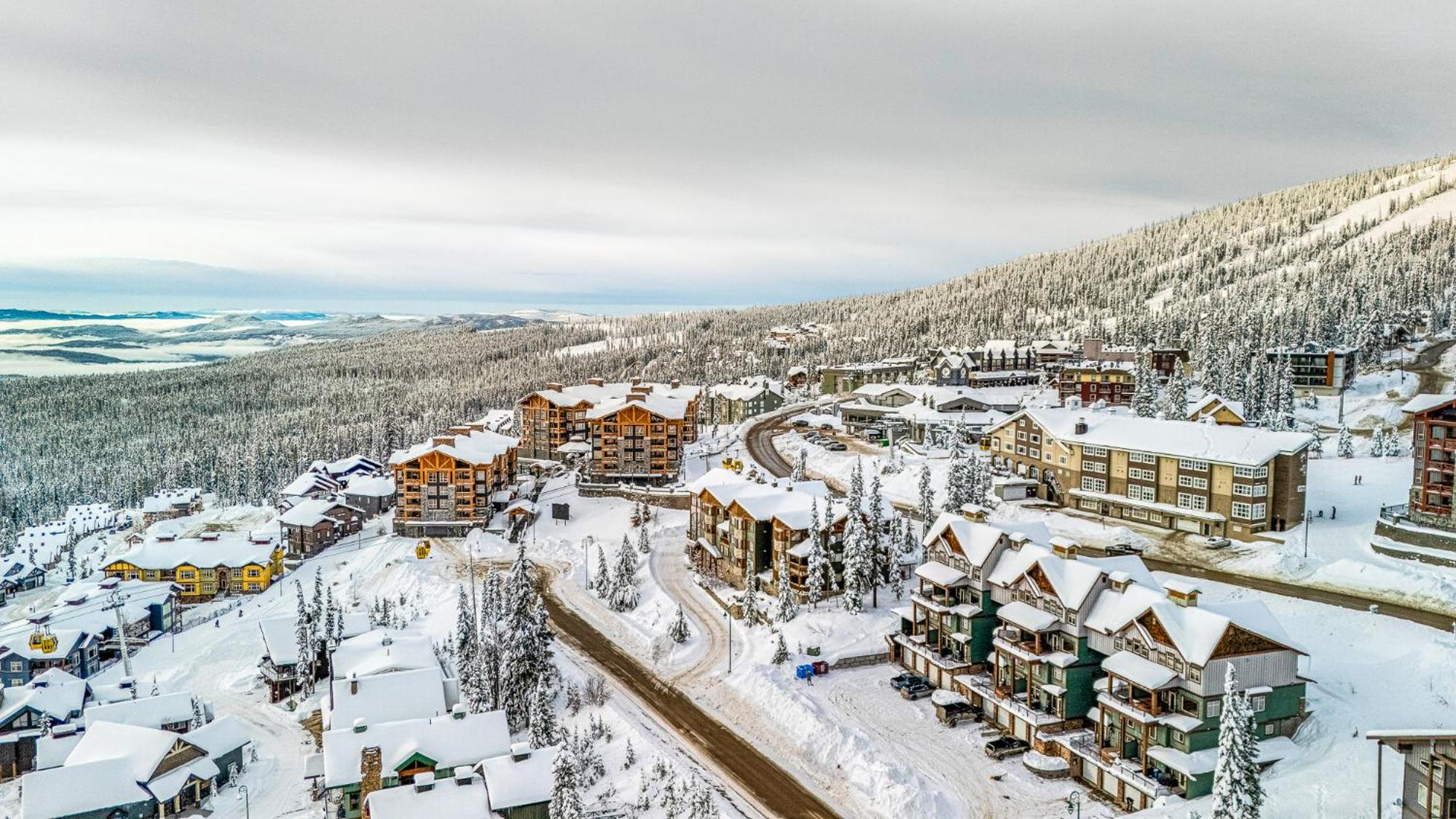 Vista at Big White w Amazing Location and View