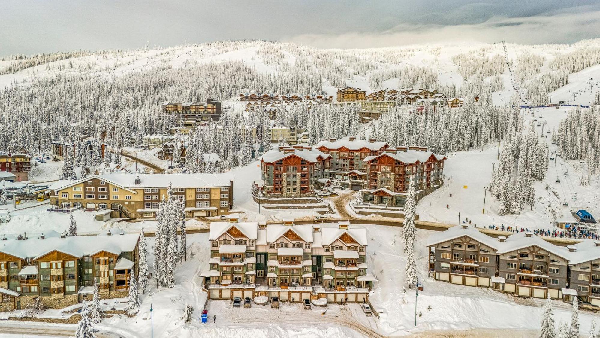 Vista at Big White w Amazing Location and View