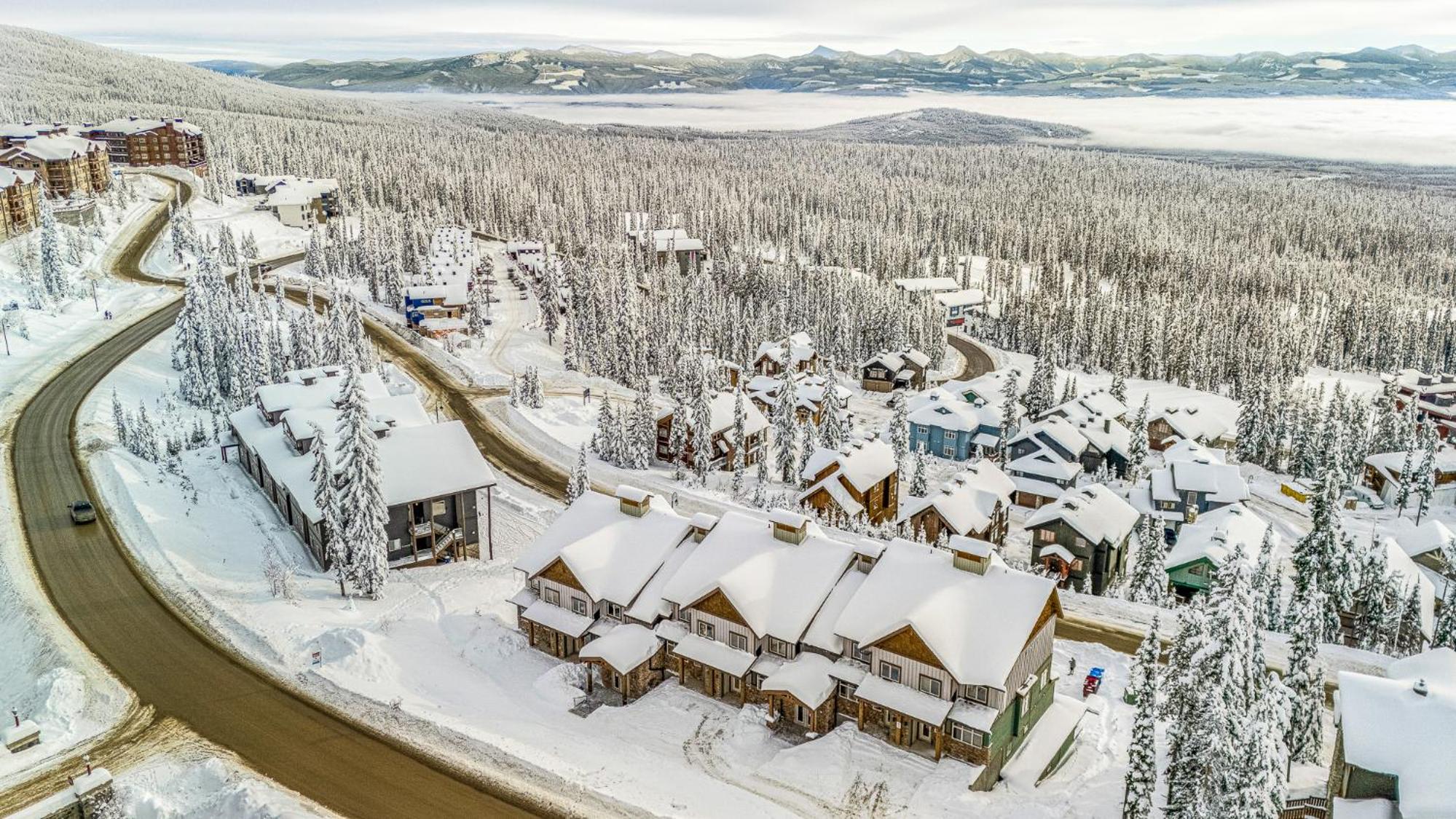 Vista at Big White w Amazing Location and View
