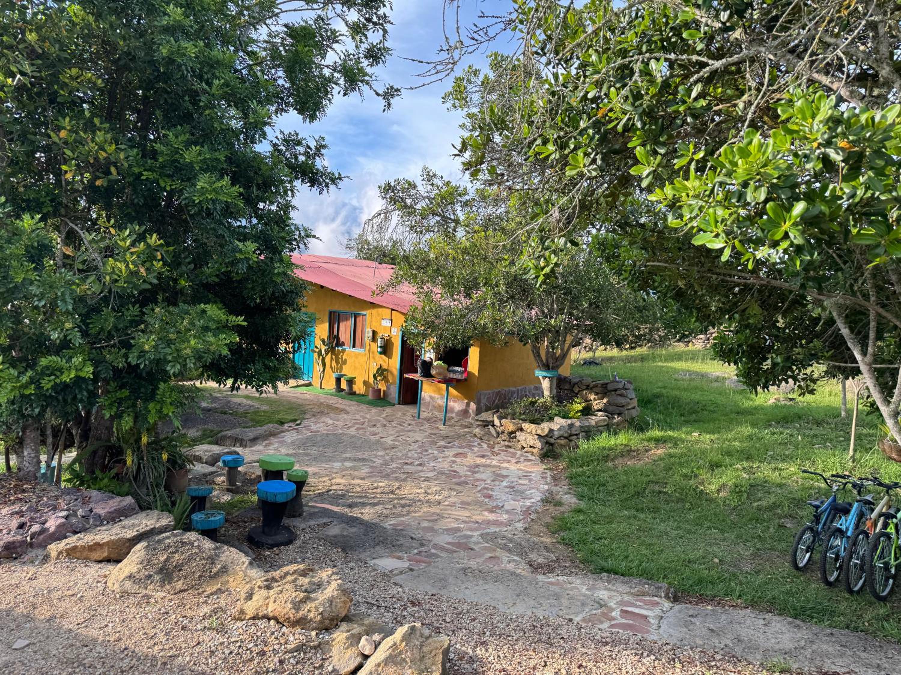Campo Karst, Hospedaje y Campamento de montaña