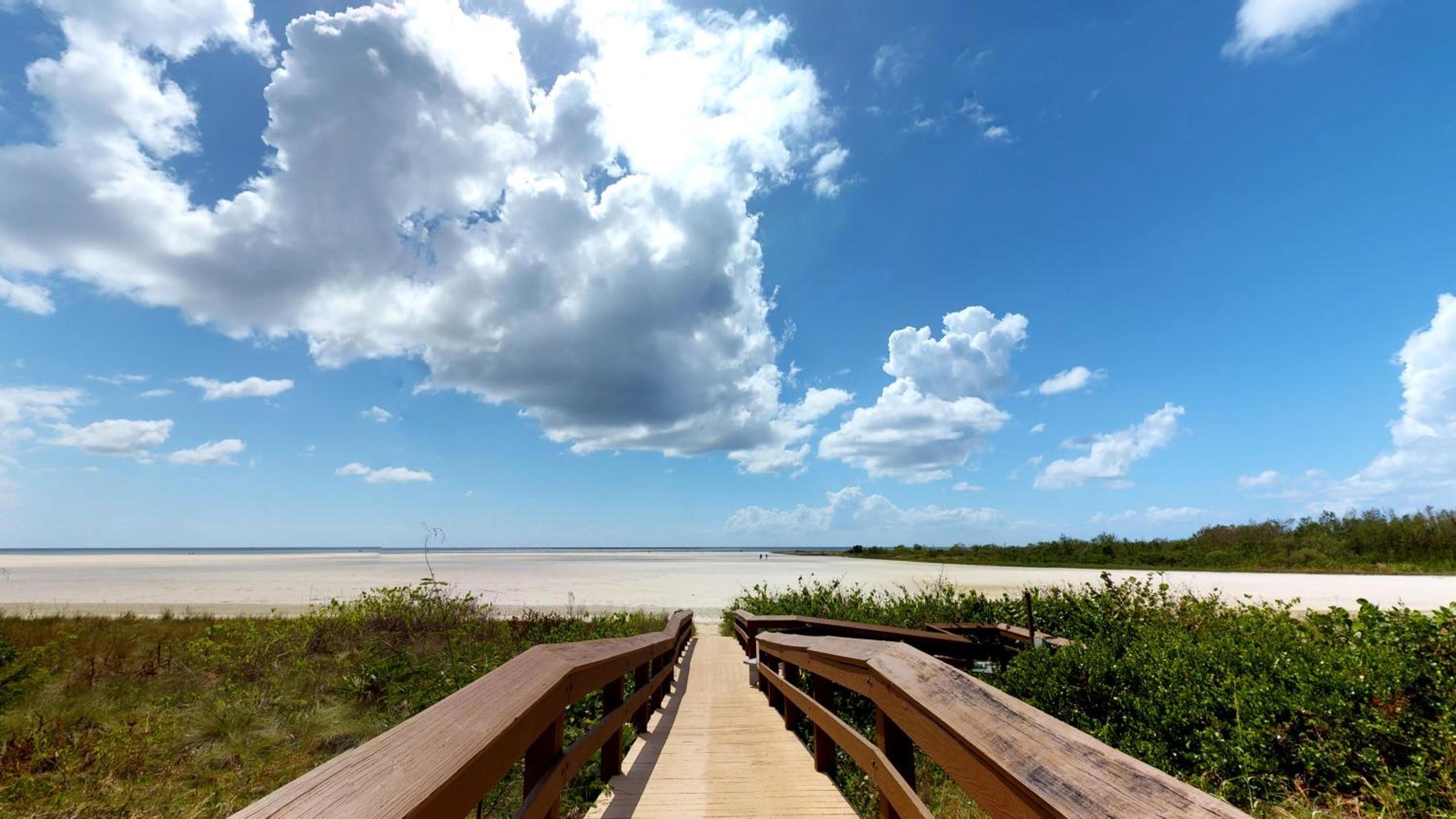 Beachfront 2 Bed 12th Floor I Updated view 5
