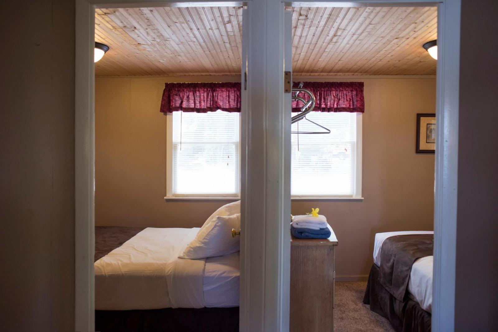 Delton Oaks Resort Motel