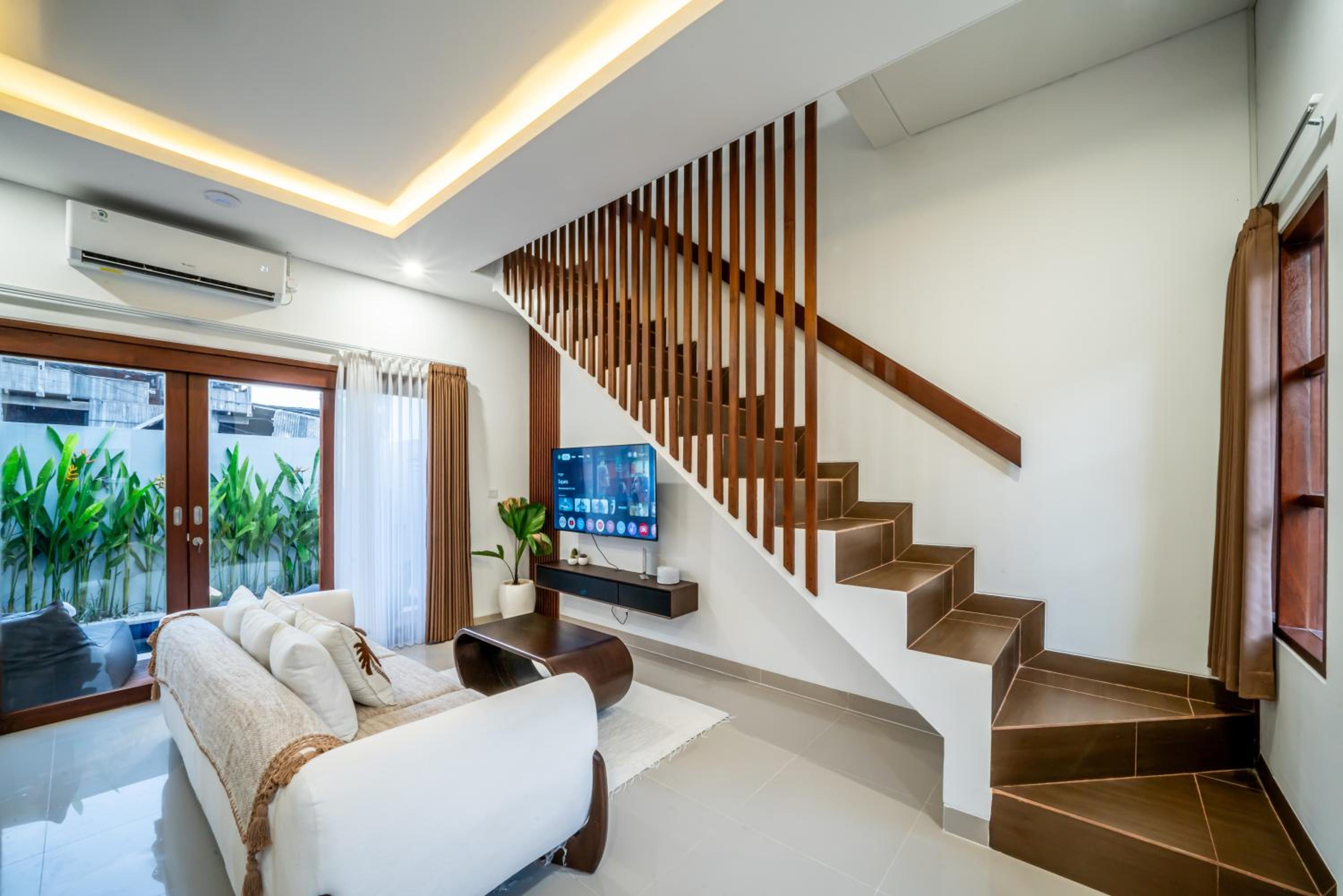 Promo!! New Rosa Villa Muding, Luxury and cozy 3Bedrooms Villa in Heart of Kerobokan with Special Office Room view 4