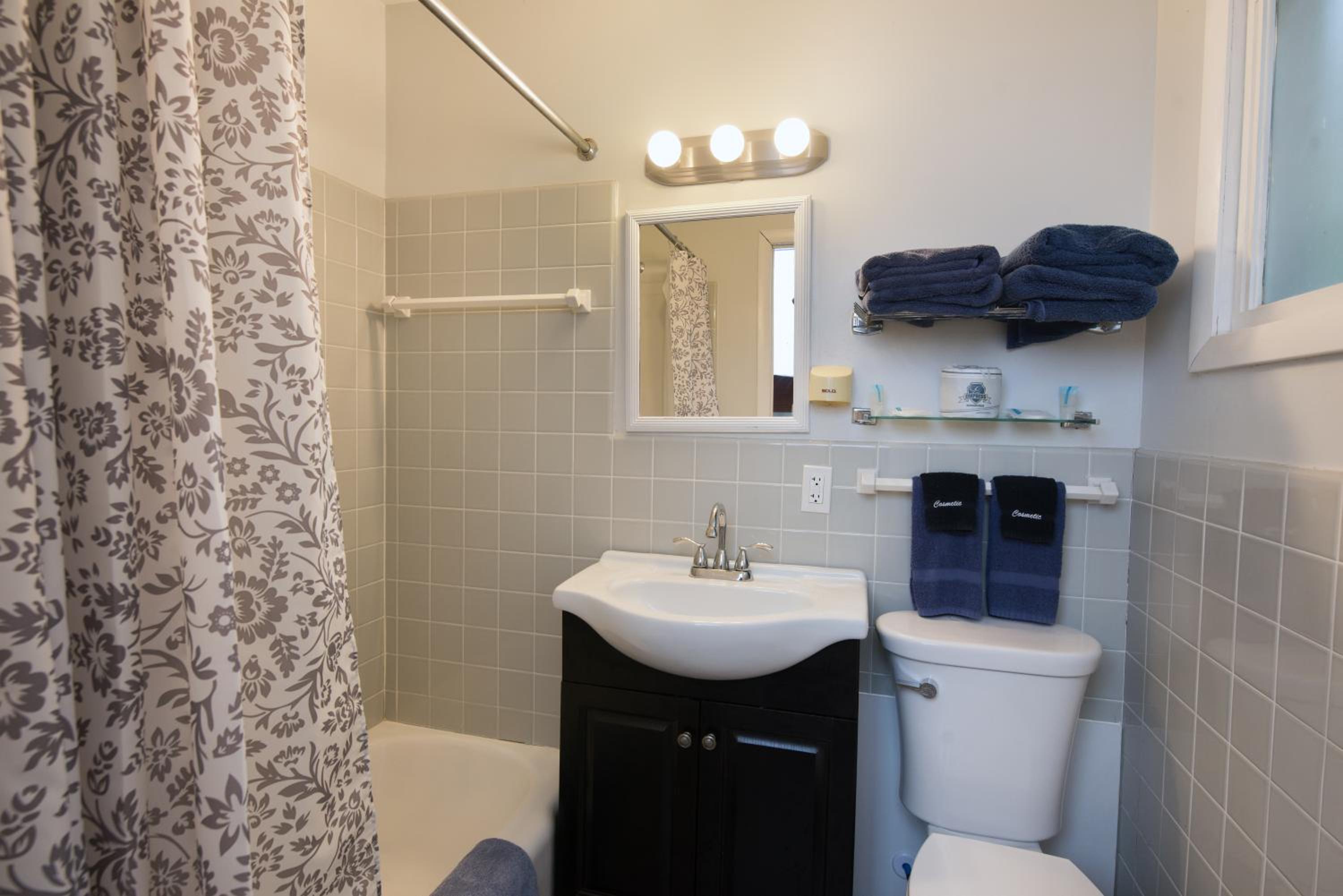 Delton Oaks Resort Motel