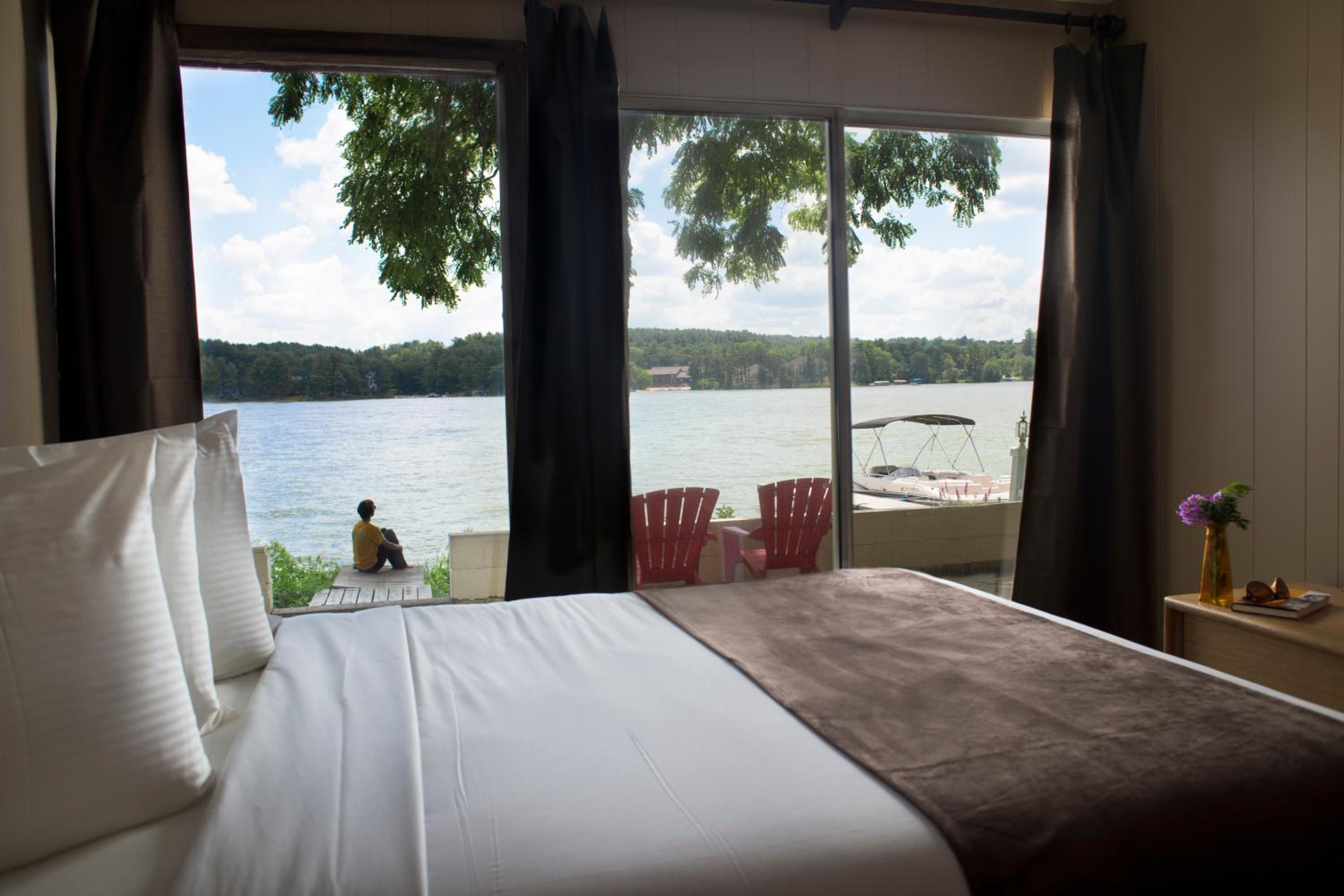 Delton Oaks Resort Motel