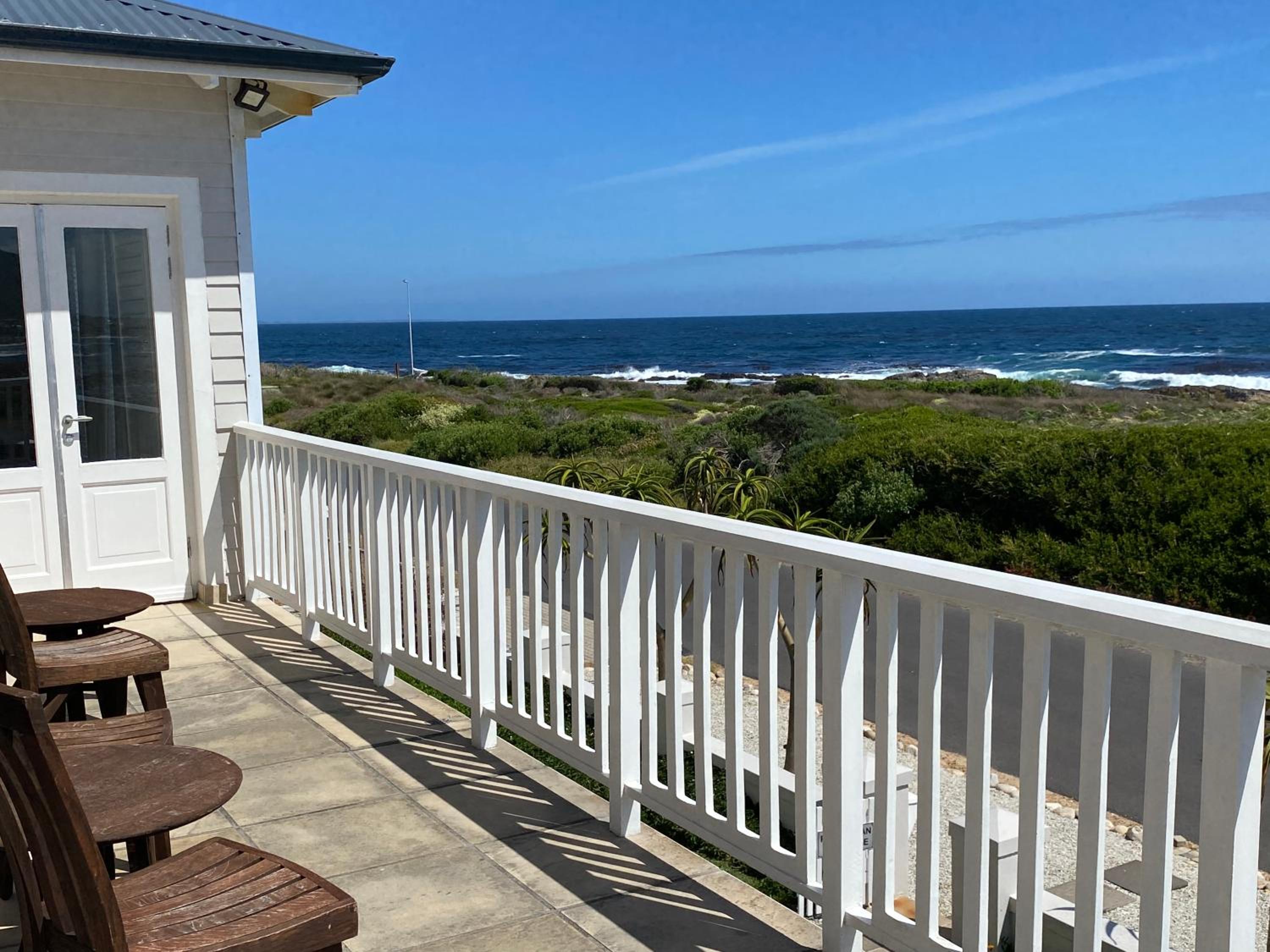 Hermanus Vacations - Shore's Edge Luxury Oceanfront Home - Property Image 21