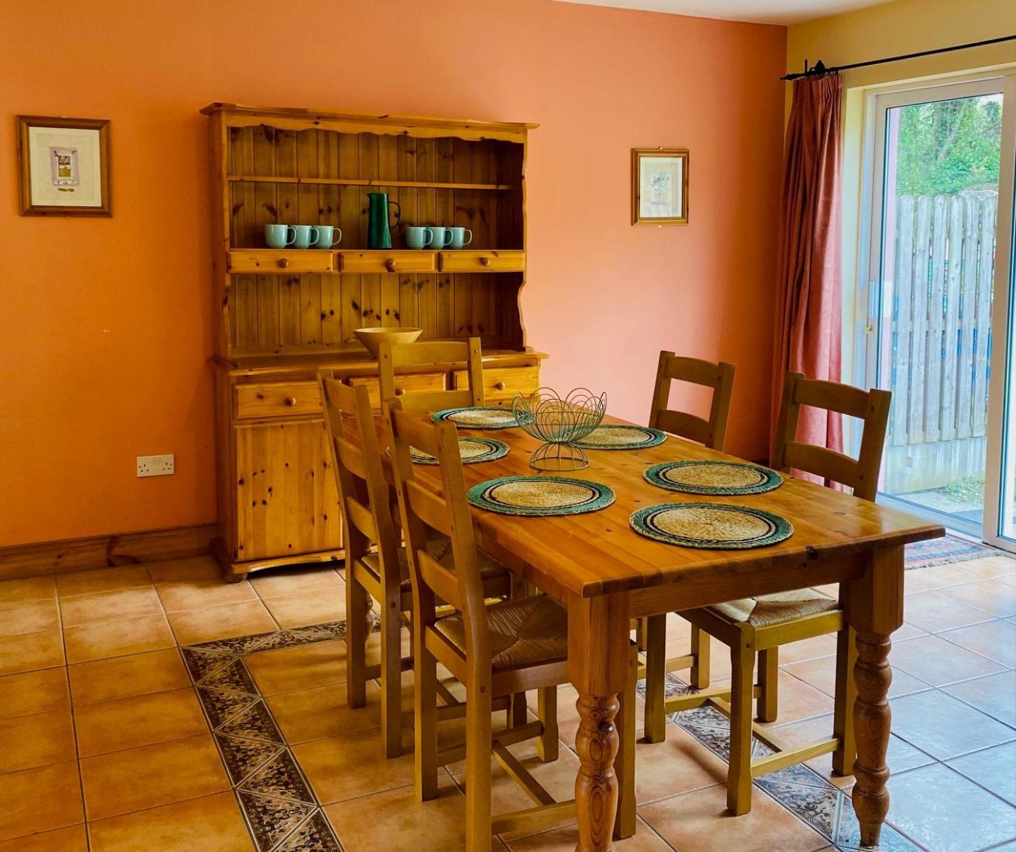 Convenient spacious 3 bedroom home in Kenmare town view 4
