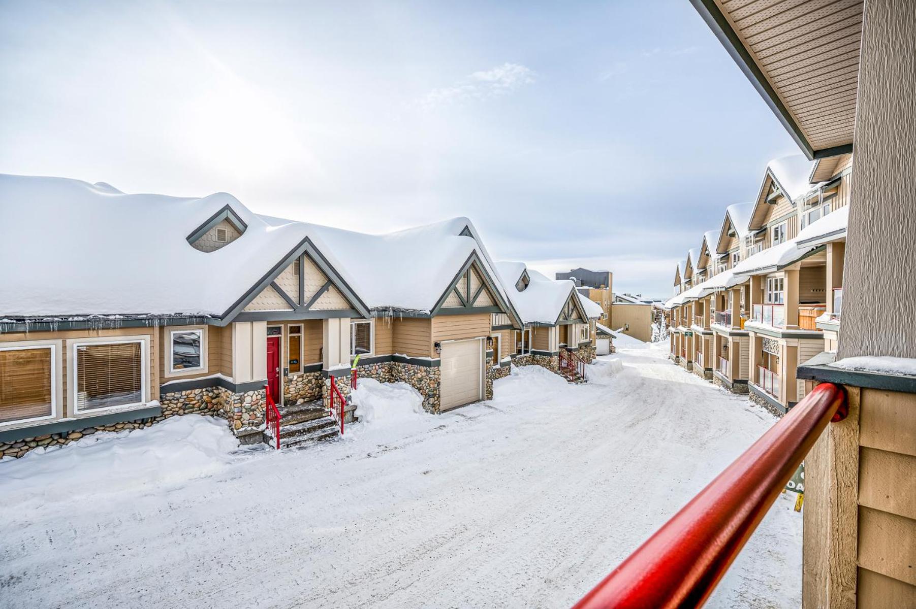 Treetop Getaway, Ski In and Out, Sleeps 10