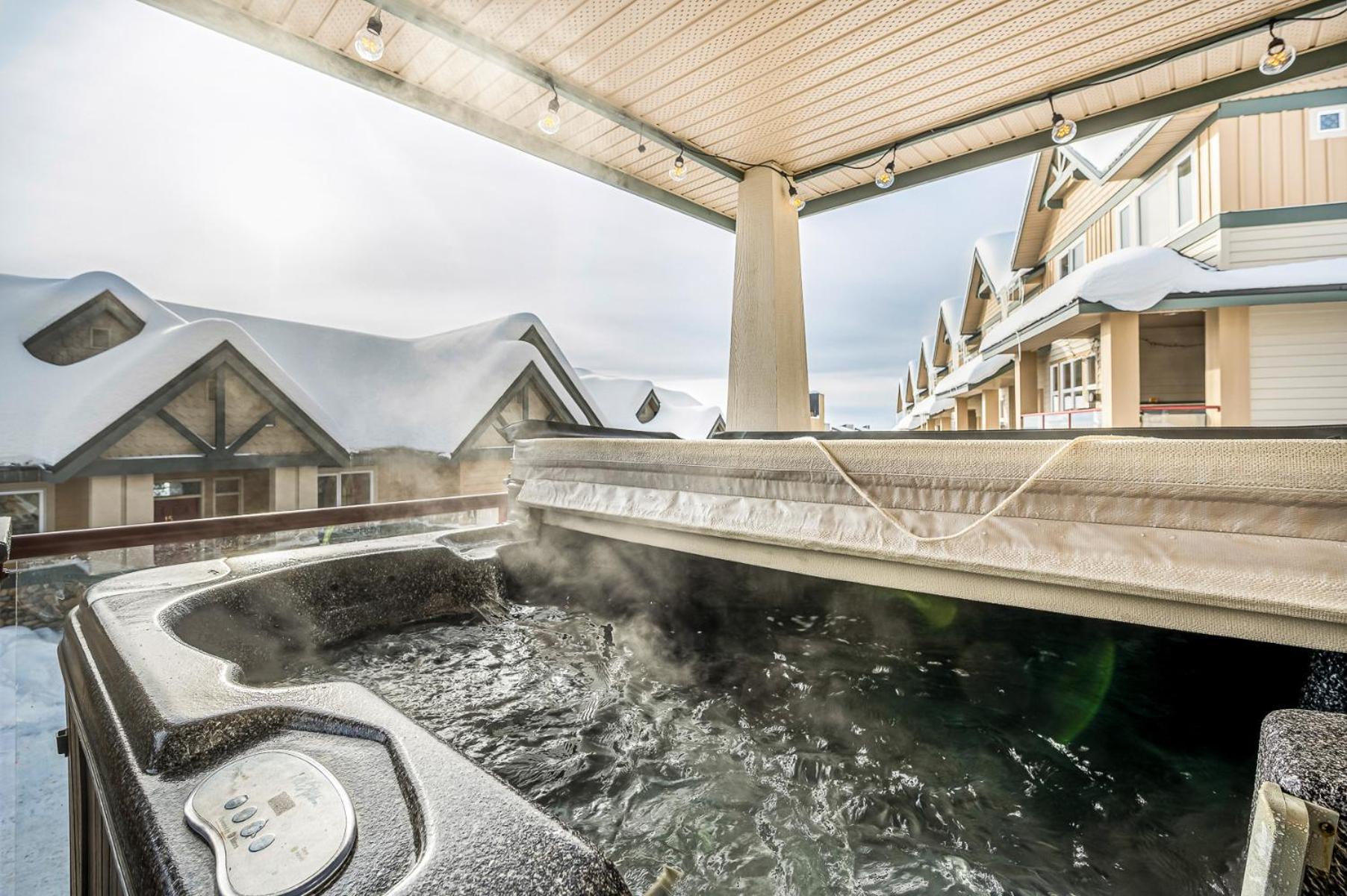 Treetop Getaway, Ski In and Out, Sleeps 10
