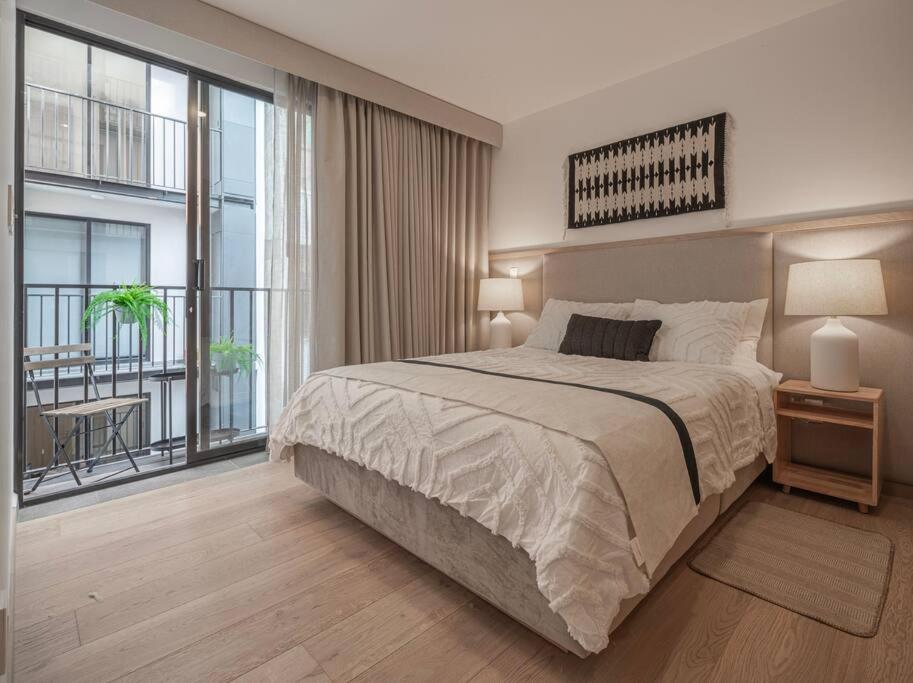 Elegant Apartment with AC and Skydeck Pool in Central Condesa photo 2