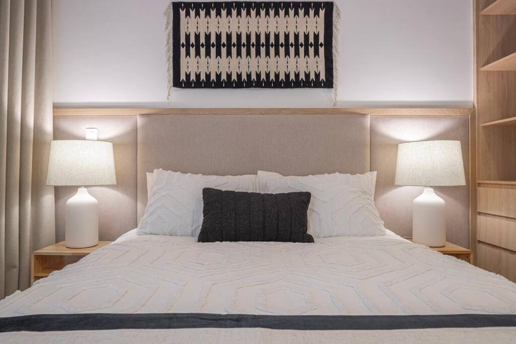 Elegant Apartment with AC and Skydeck Pool in Central Condesa photo 5