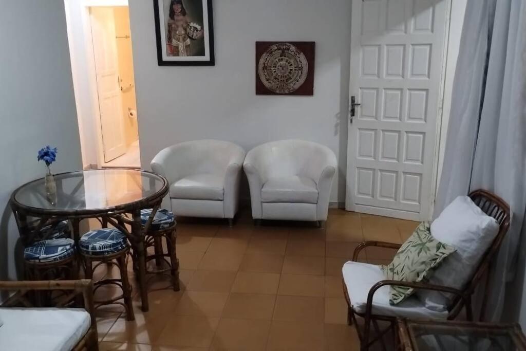Ap Frente a Praia com Varandão
