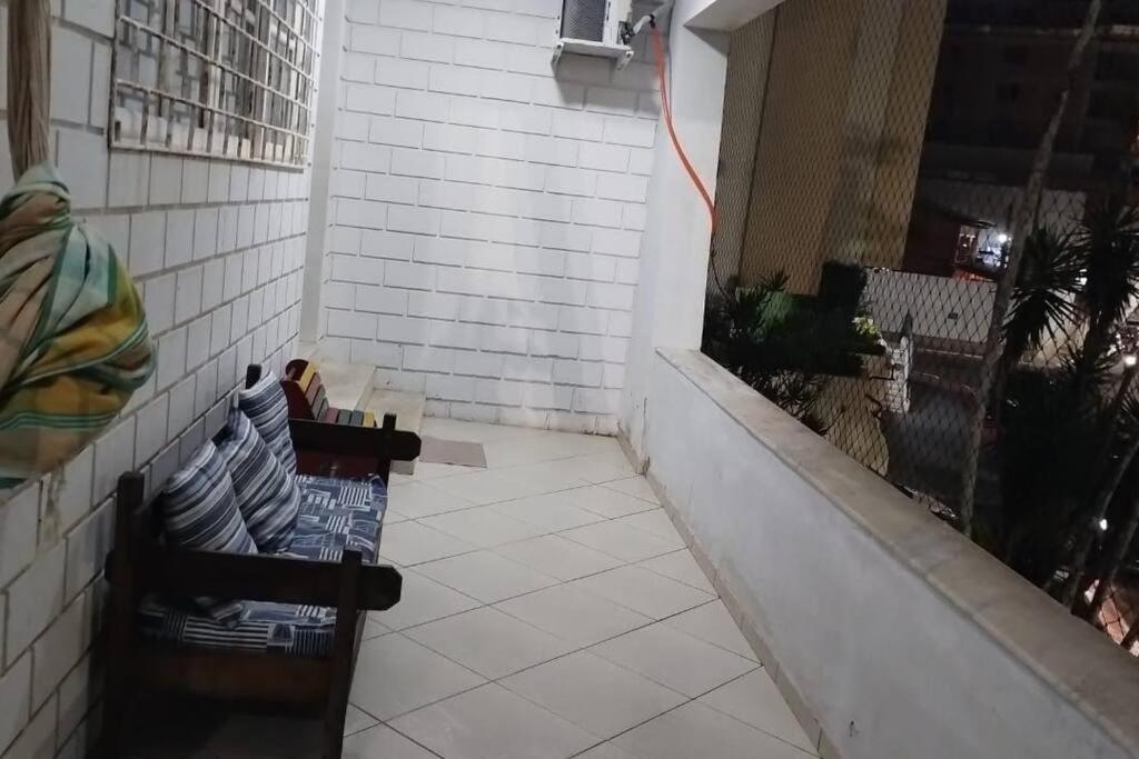 Ap Frente a Praia com Varandão