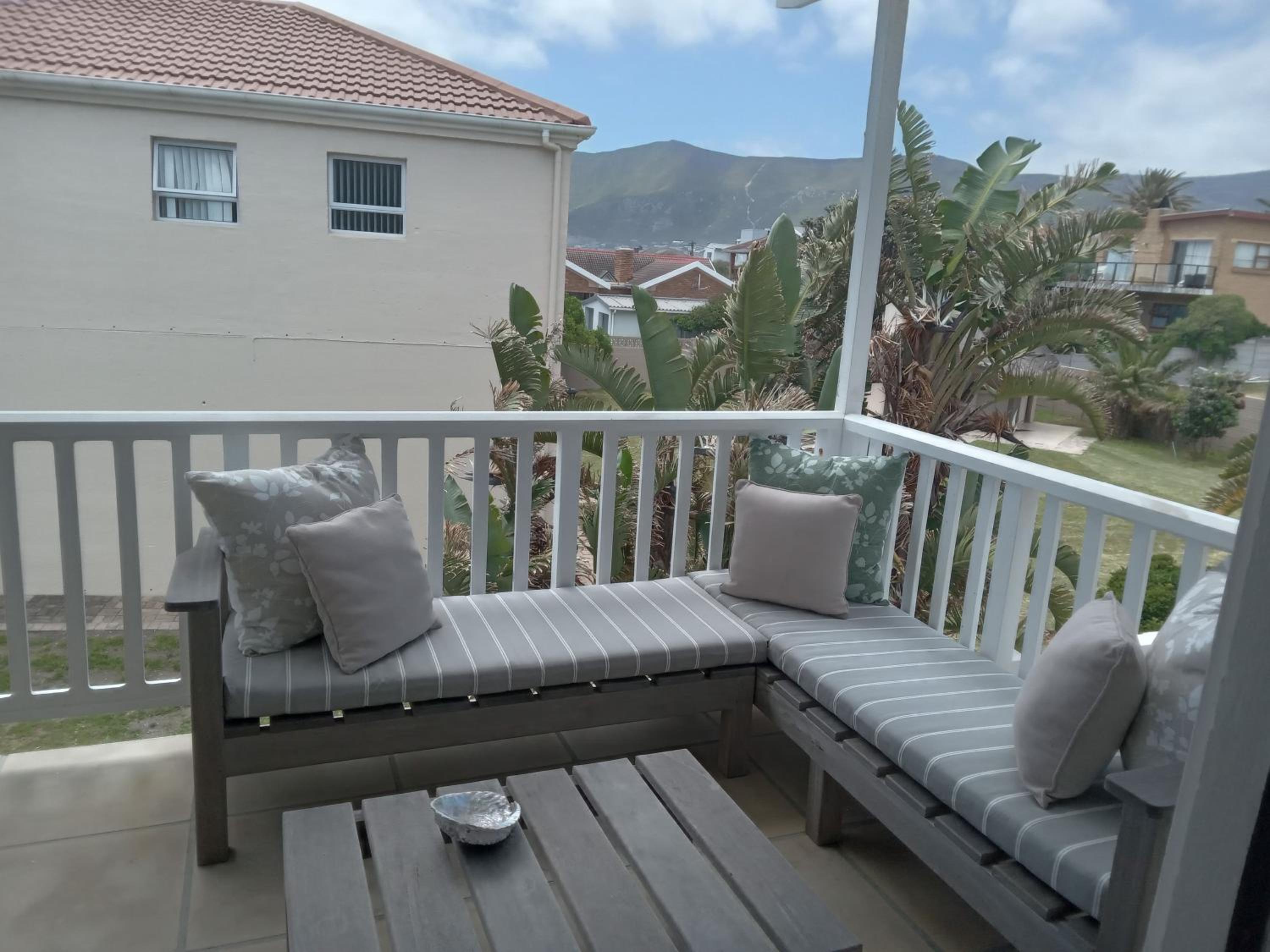 Hermanus Vacations - Shore's Edge Luxury Oceanfront Home - Property Image 16