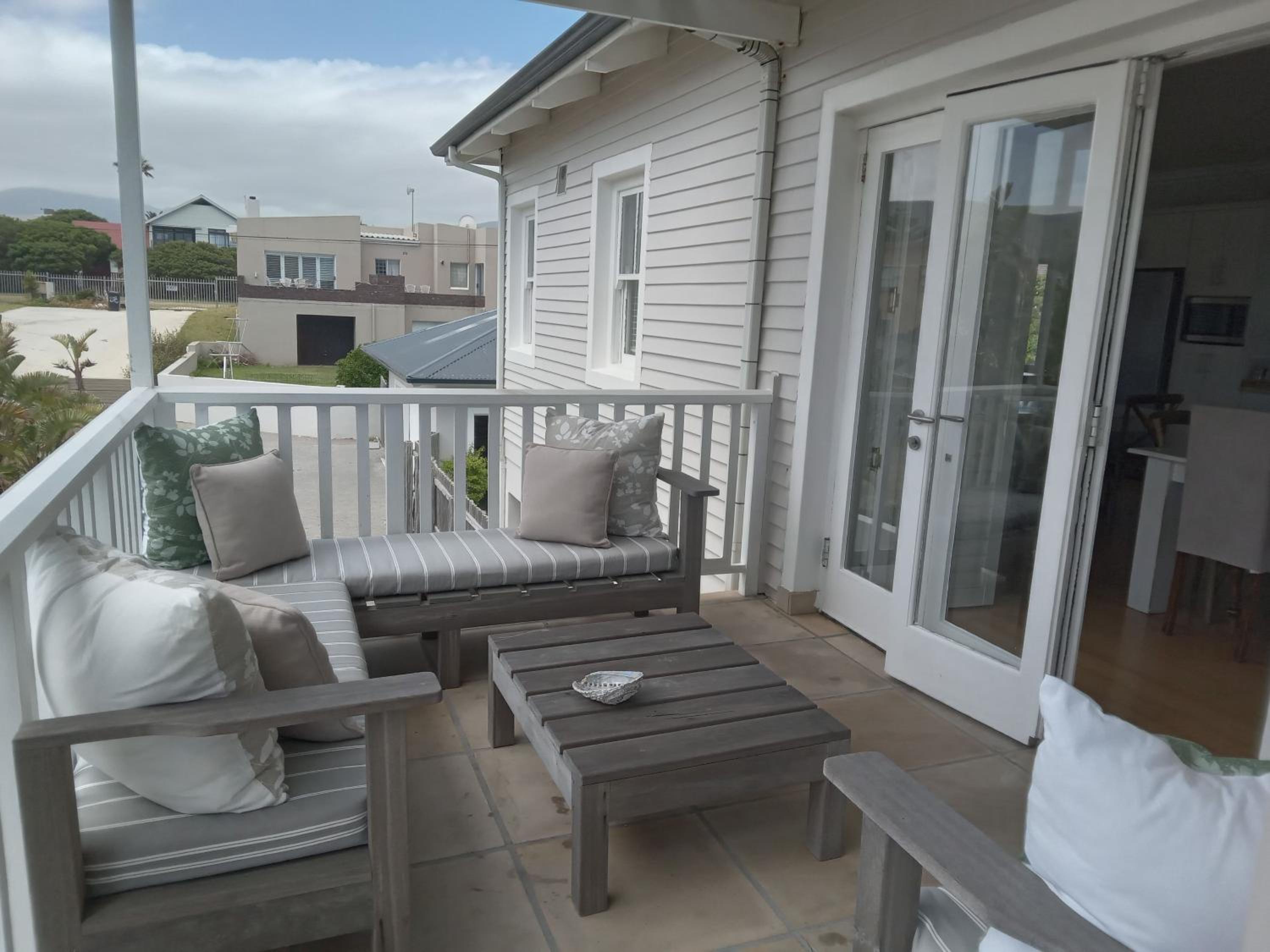 Hermanus Vacations - Shore's Edge Luxury Oceanfront Home - Property Image 18