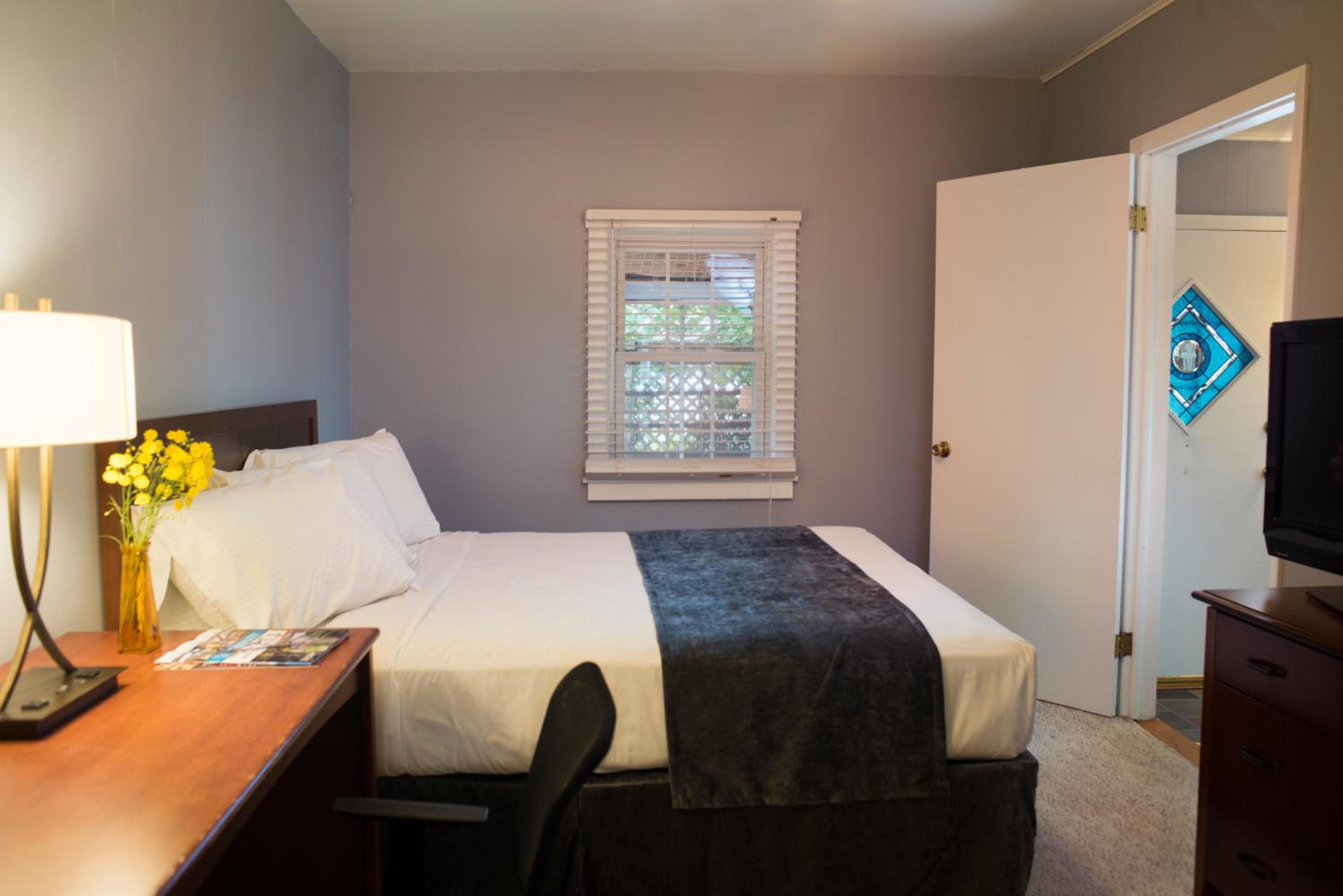 Delton Oaks Resort Motel