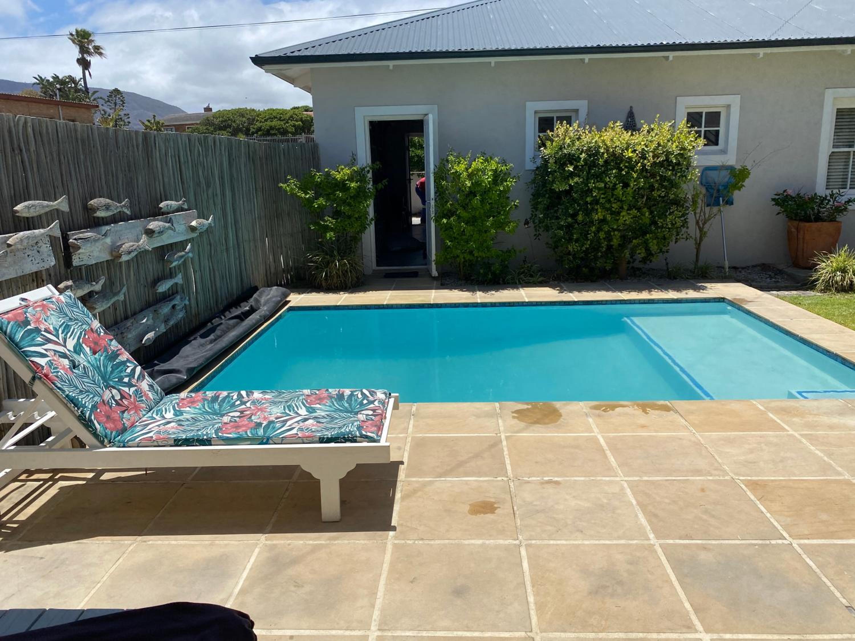 Hermanus Vacations - Shore's Edge Luxury Oceanfront Home - Property Image 7