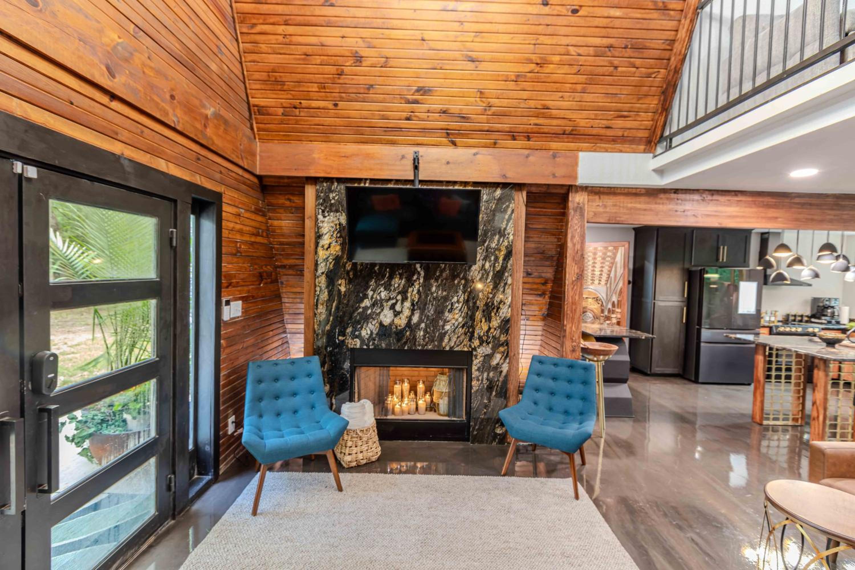Luxury 3bd 3bth sleeps 10 gorgeous and brand new view 4