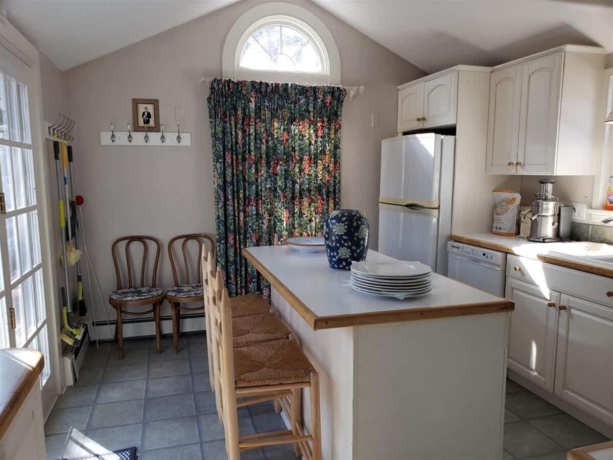 Bayview- 4Bedroom Footbridge Beach Family Home with Hot Tub! - Property Image 1
