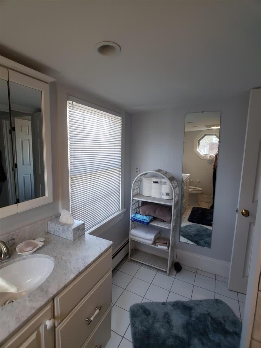 Bayview- 4Bedroom Footbridge Beach Family Home with Hot Tub! - Property Image 10