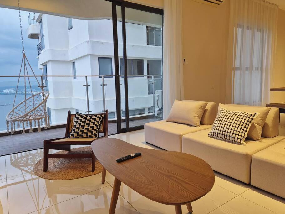 Modern Seaview & City Skyline 3 Rooms 6 Pax