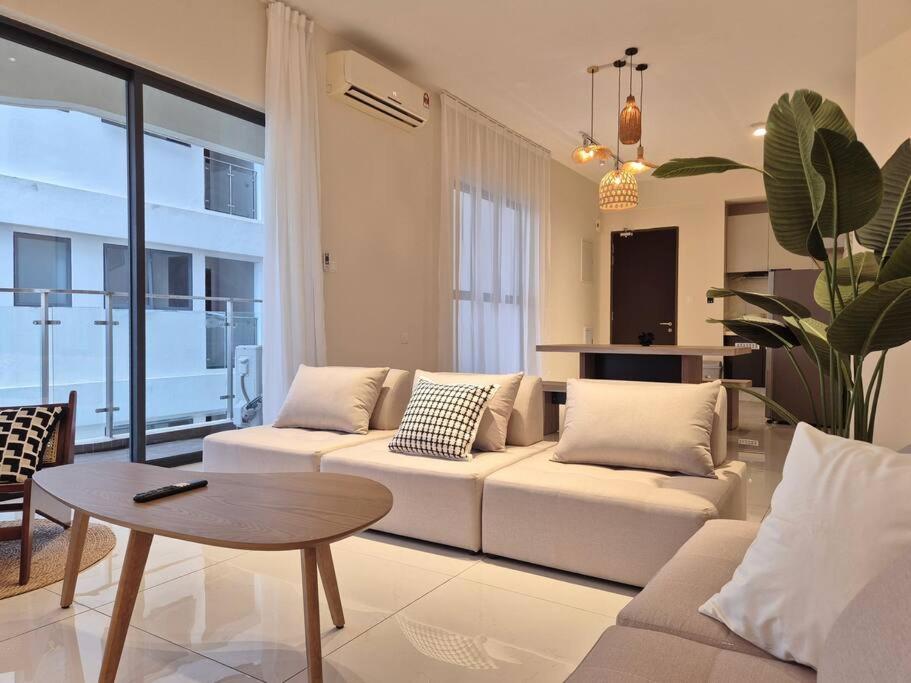 Modern Seaview & City Skyline 3 Rooms 6 Pax