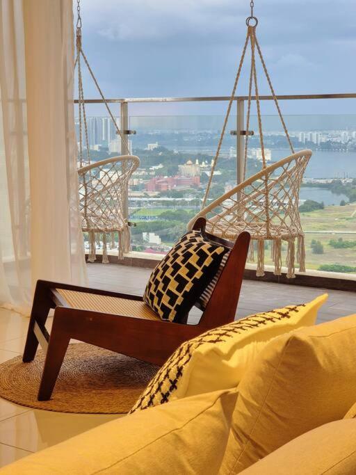 Modern Seaview & City Skyline 3 Rooms 6 Pax