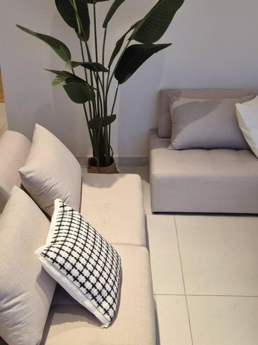 Modern Seaview & City Skyline 3 Rooms 6 Pax