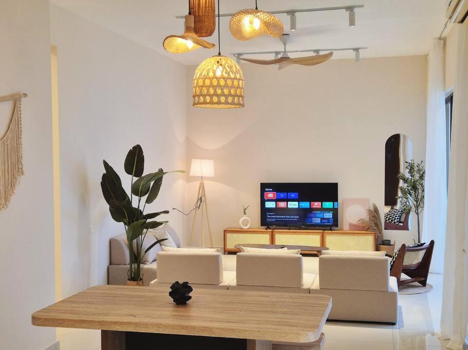 Modern Seaview & City Skyline 3 Rooms 6 Pax