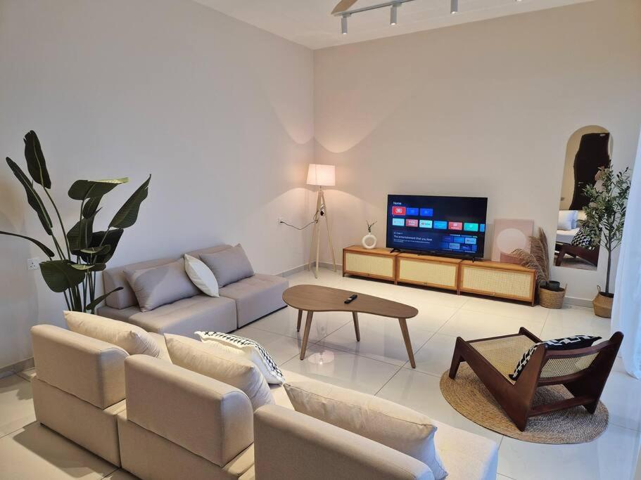 Modern Seaview & City Skyline 3 Rooms 6 Pax