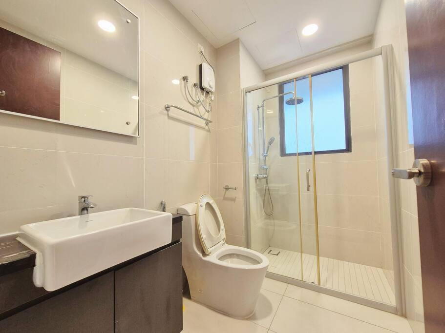 Modern Seaview & City Skyline 3 Rooms 6 Pax