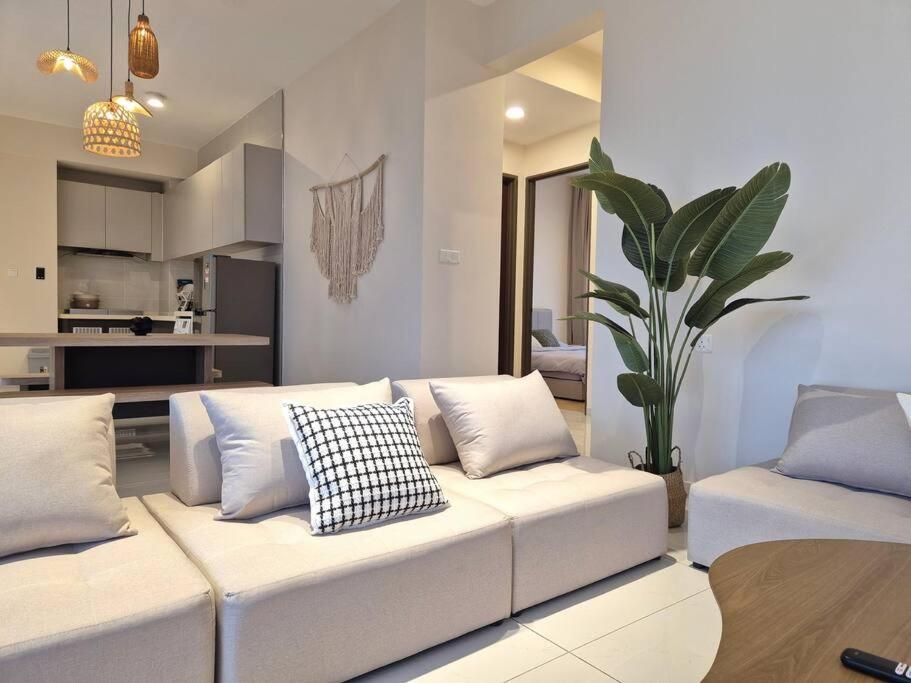 Modern Seaview & City Skyline 3 Rooms 6 Pax