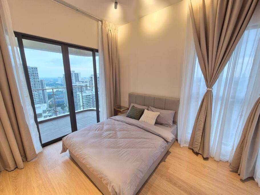Modern Seaview & City Skyline 3 Rooms 6 Pax