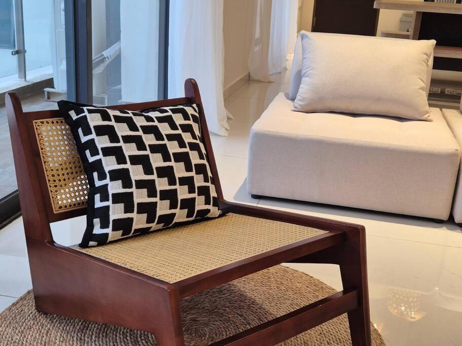 Modern Seaview & City Skyline 3 Rooms 6 Pax