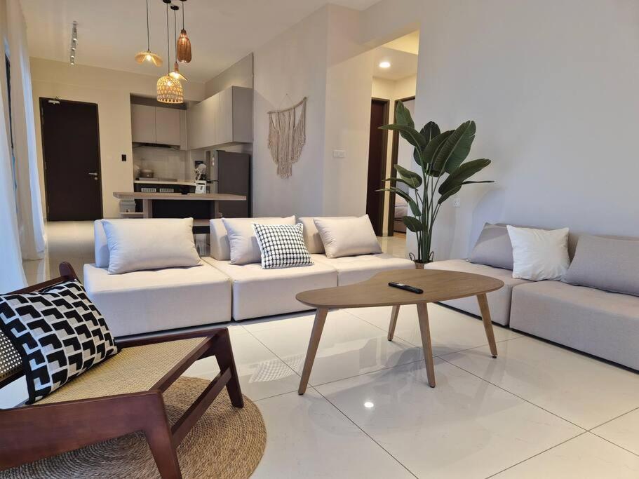 Modern Seaview & City Skyline 3 Rooms 6 Pax