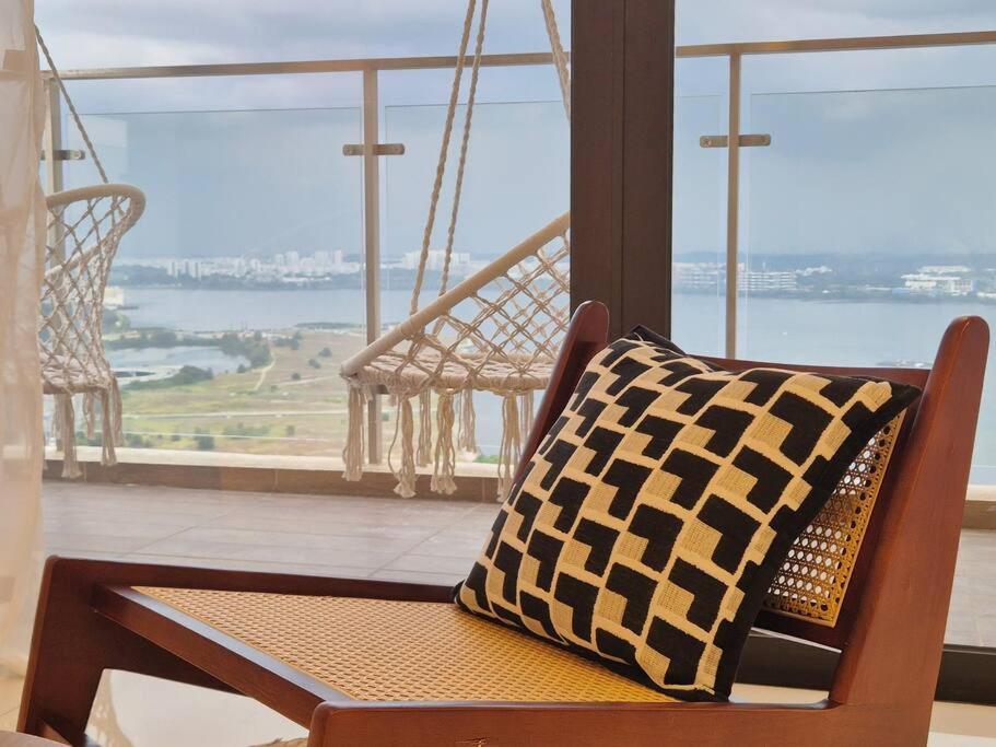 Modern Seaview & City Skyline 3 Rooms 6 Pax