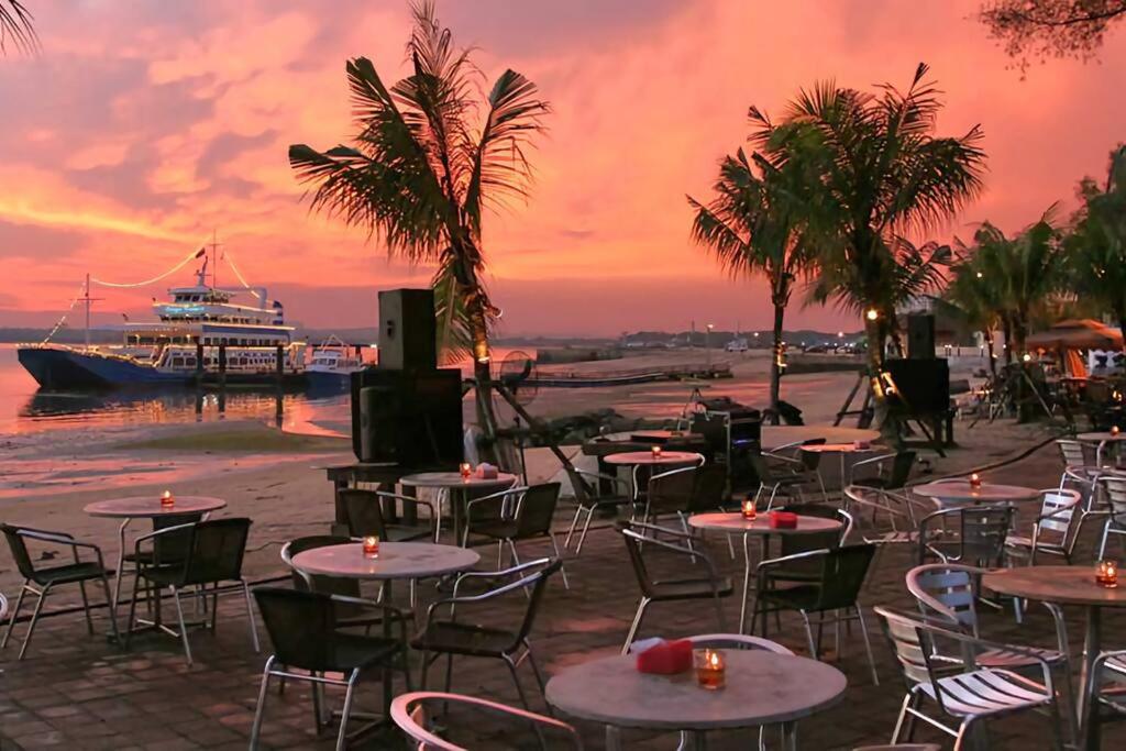 Modern Seaview & City Skyline 3 Rooms 6 Pax