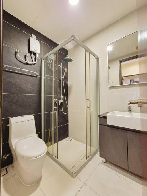 Modern Seaview & City Skyline 3 Rooms 6 Pax
