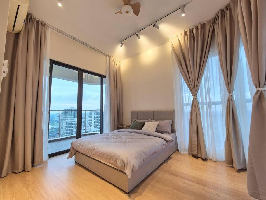 Modern Seaview & City Skyline 3 Rooms 6 Pax