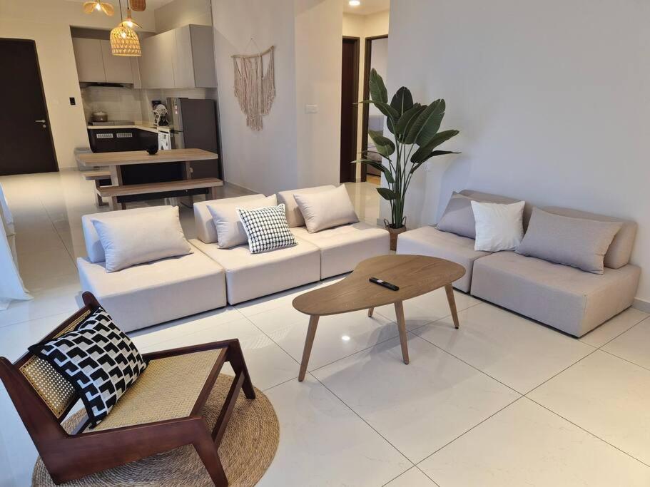Modern Seaview & City Skyline 3 Rooms 6 Pax