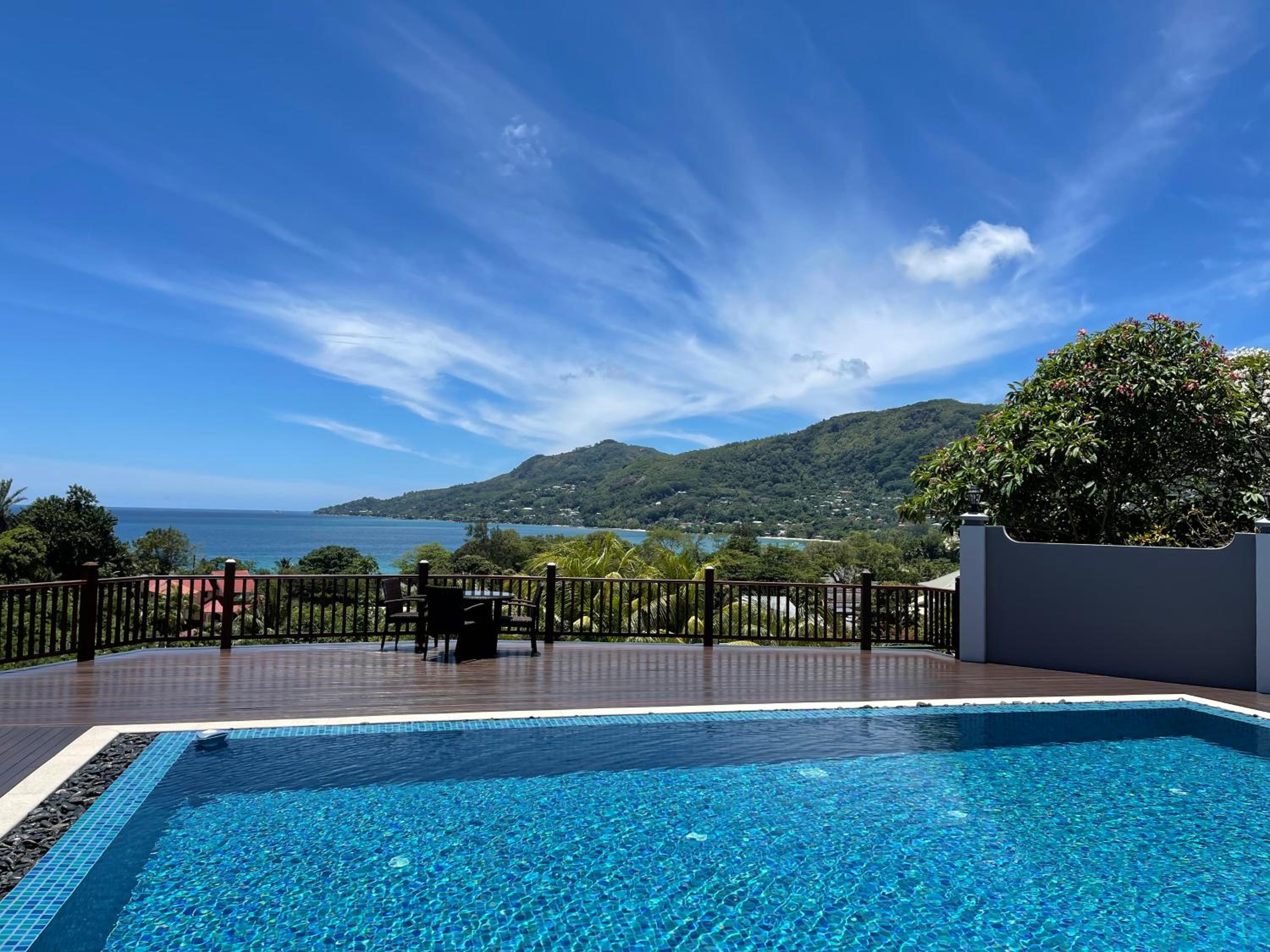 D'Offay Seaview Apartments view 3