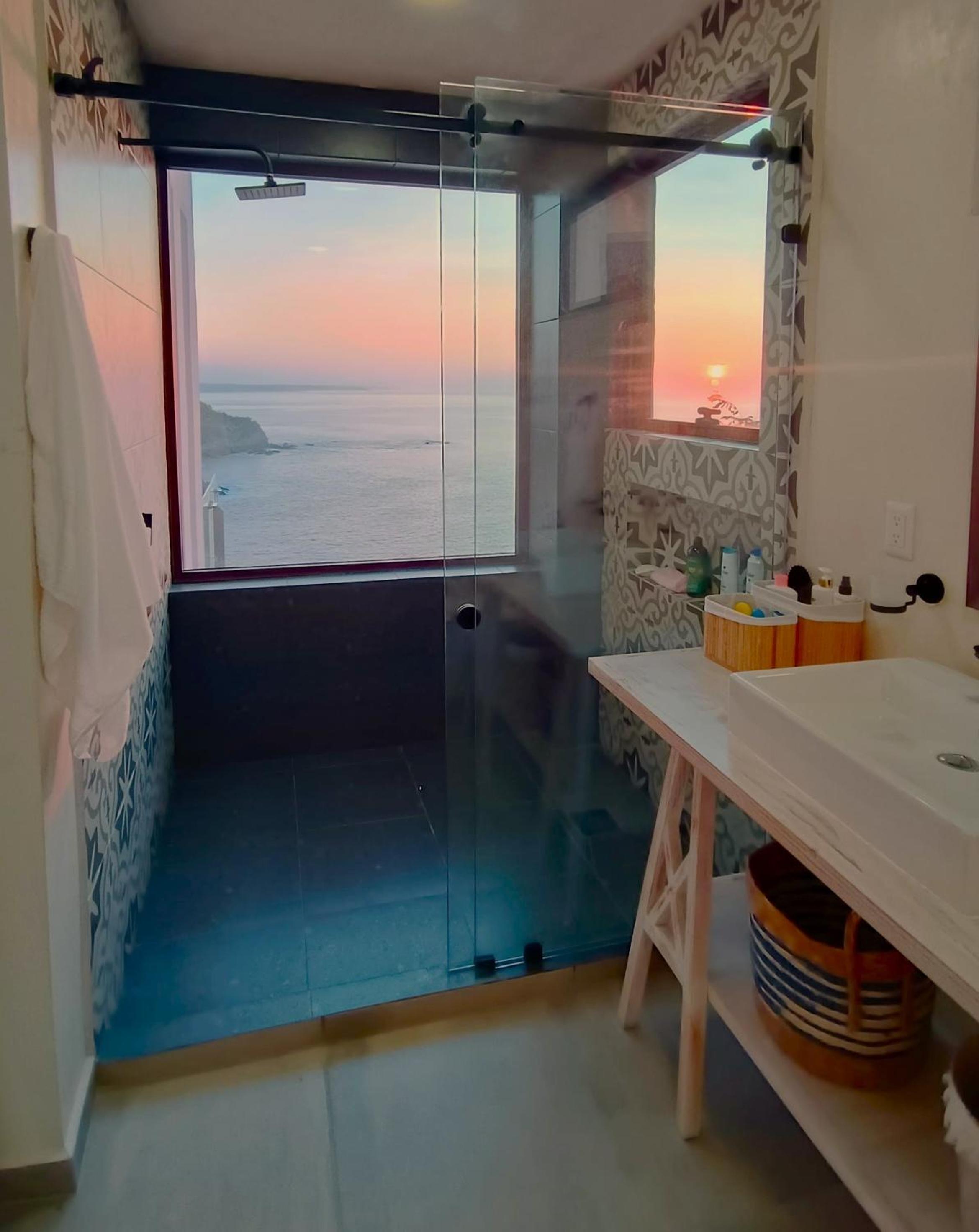 EXCLUSIVE OCEANFRONT Casa Di Luca view 3