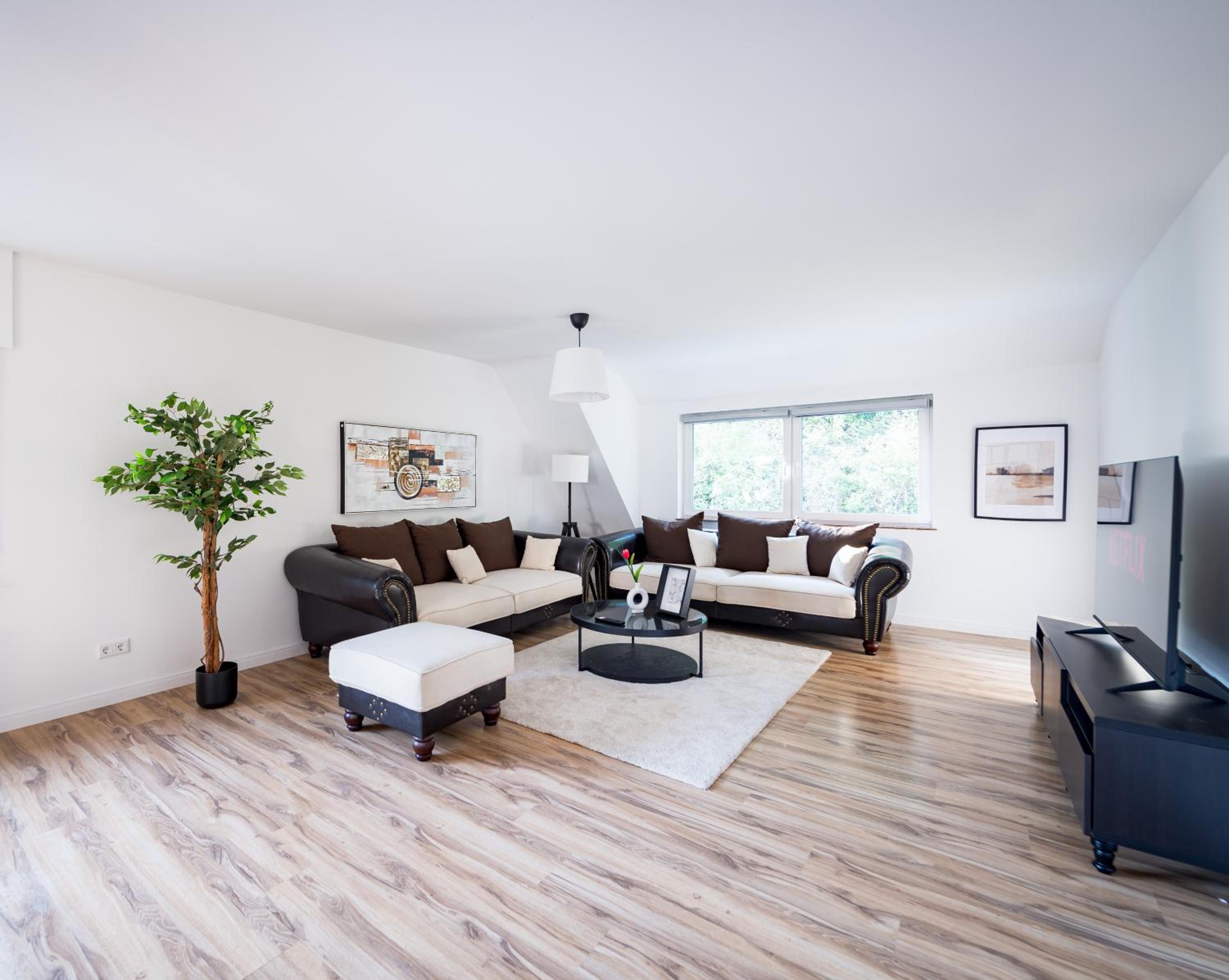 Stilvolle Apartments mit Kamin - Schlossblick und großer Terrasse 2-4 Zimmer 50-140qm - nahe A1 und Schloss Burg - Köln