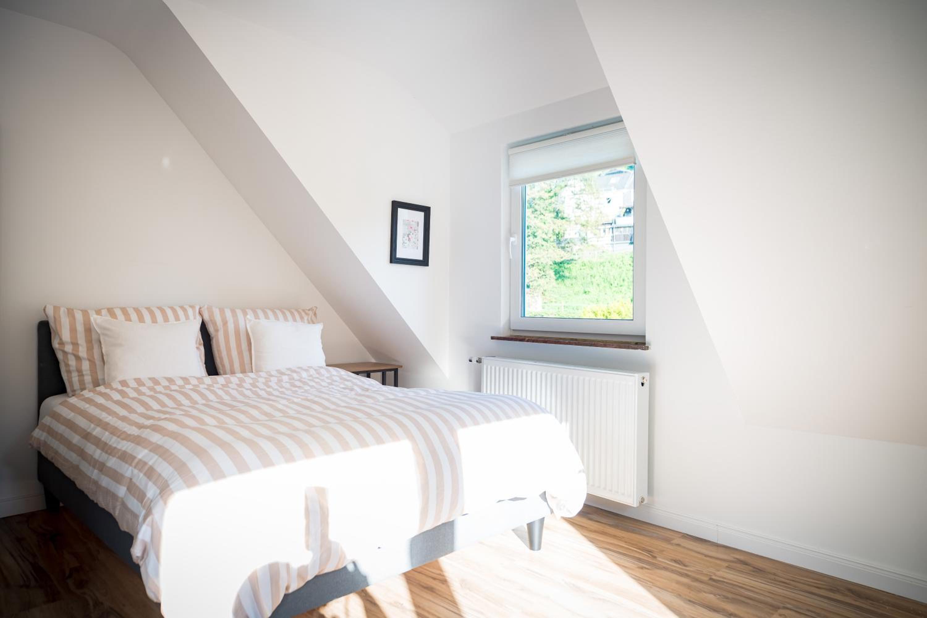 Stilvolle Apartments mit Kamin - Schlossblick und großer Terrasse 2-4 Zimmer 50-140qm - nahe A1 und Schloss Burg - Köln