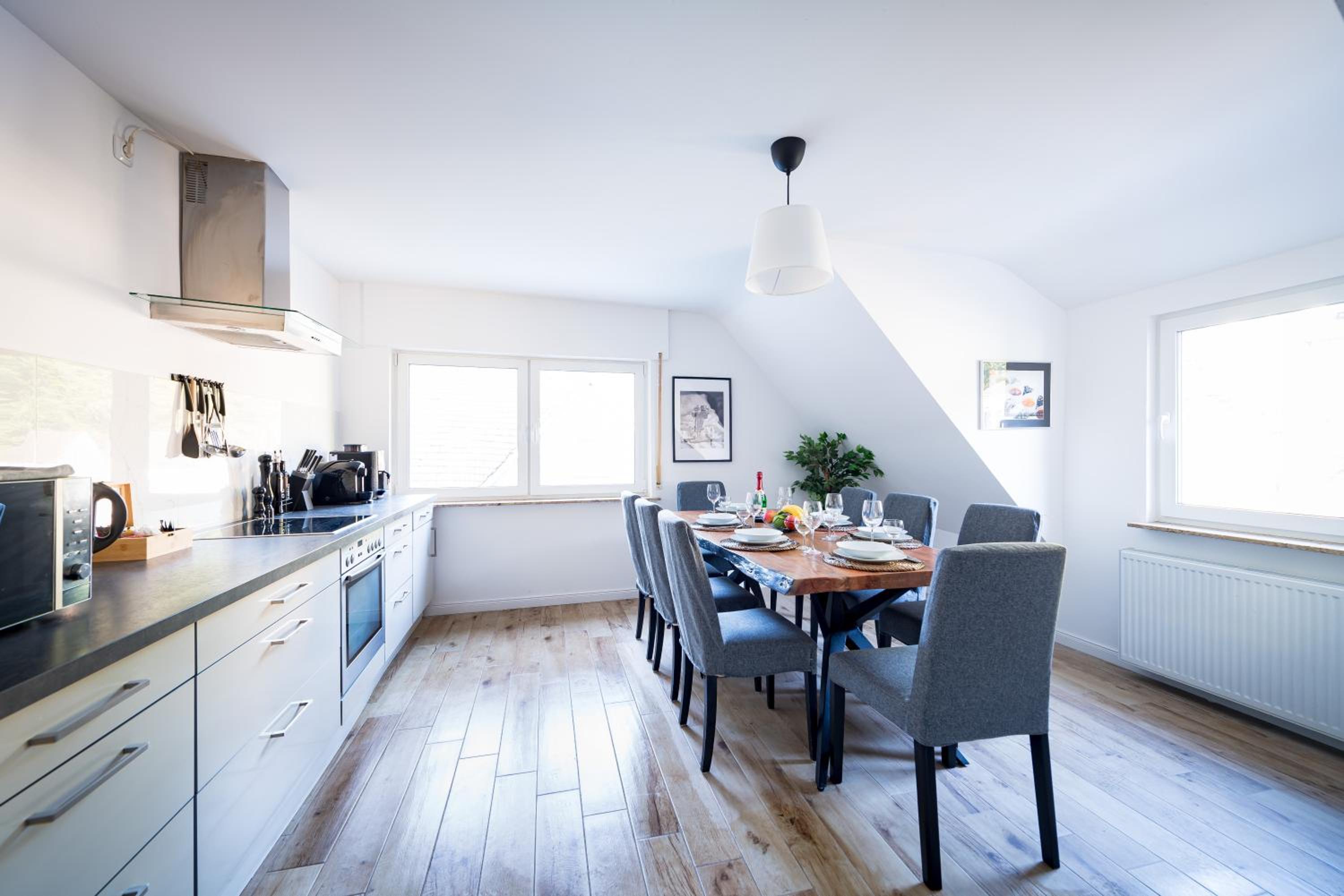 Stilvolle Apartments mit Kamin - Schlossblick und großer Terrasse 2-4 Zimmer 50-140qm - nahe A1 und Schloss Burg - Köln