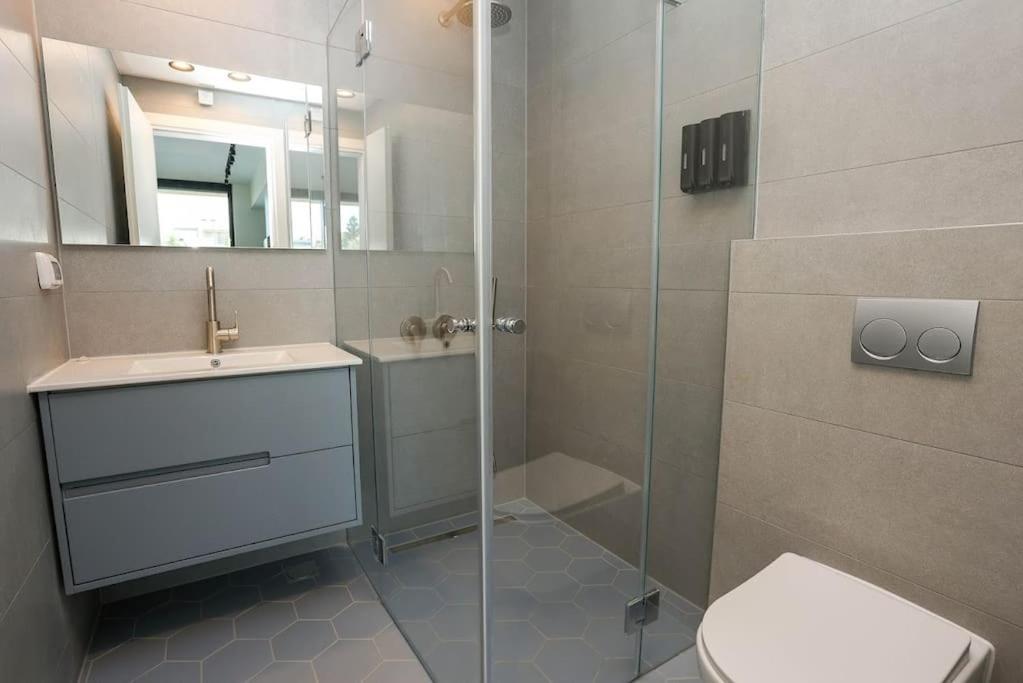 Luxury Studio Beach Flat 106 view 5